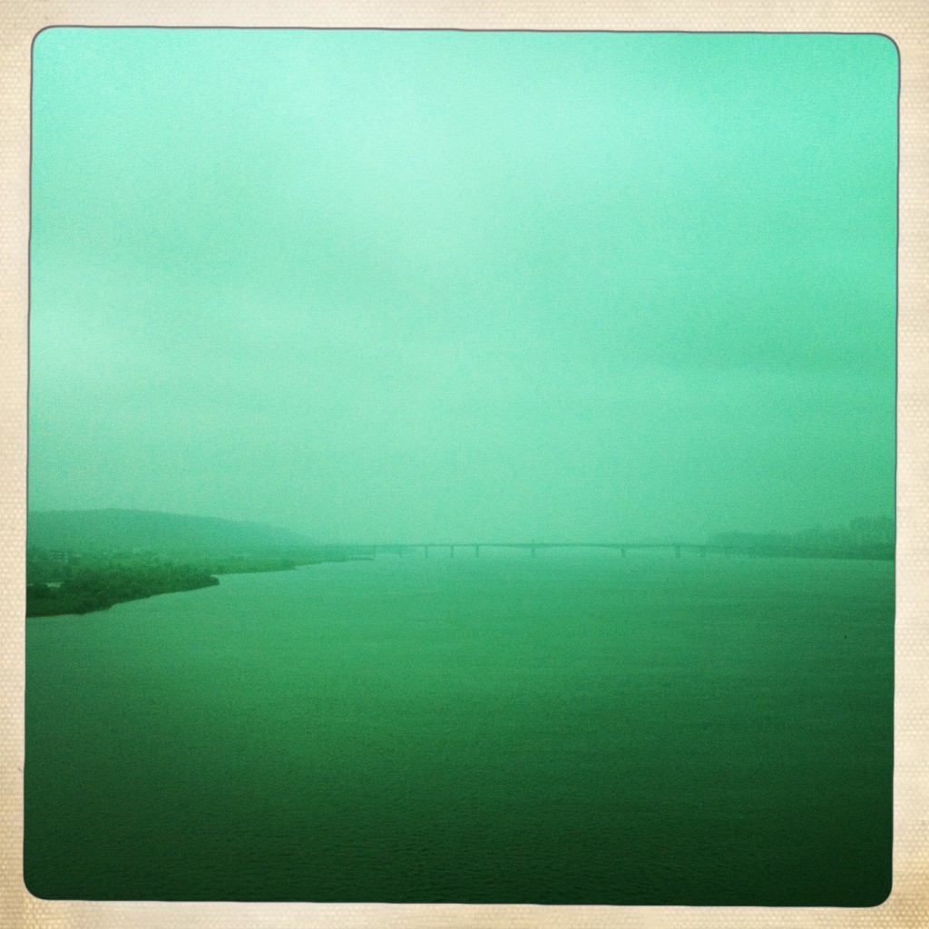 Hipsto - On the train-1