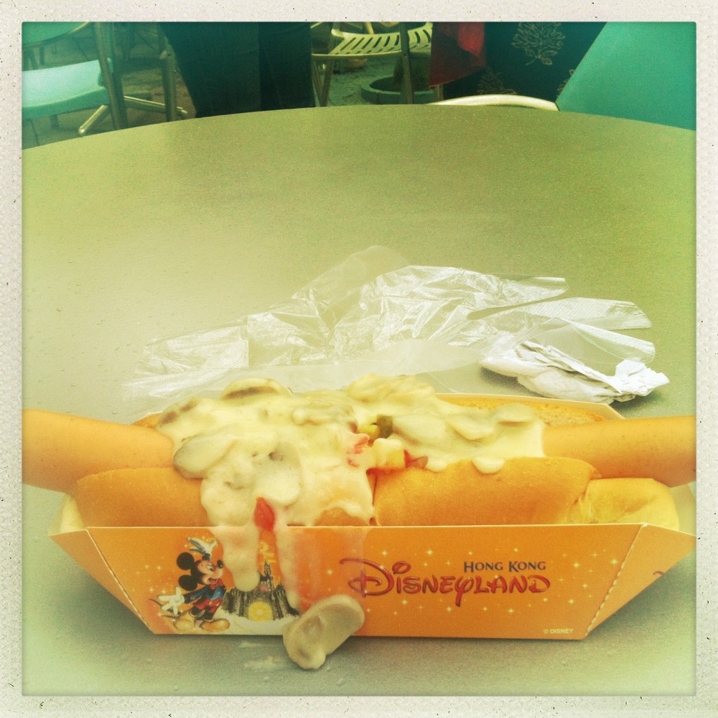 Hotdog with mushroom creamsauce-1