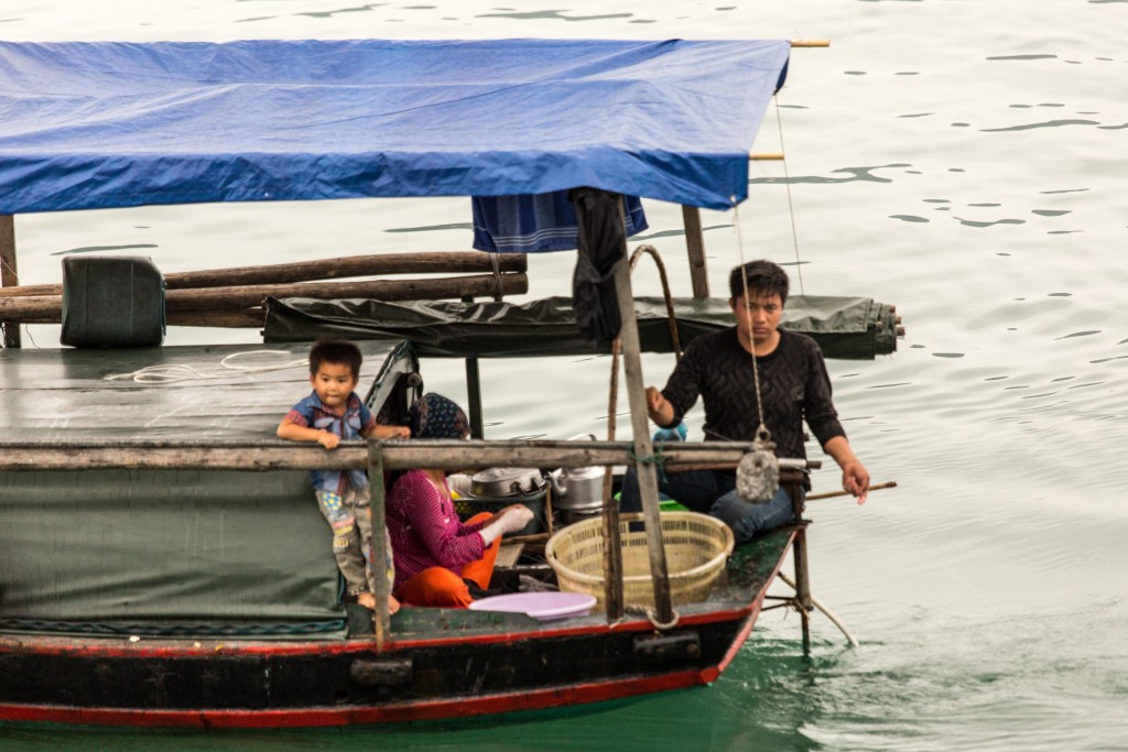 Ha long bay - drop line fishing 1-1